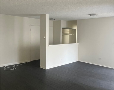 5625 Sumner Way - Photo Thumbnail 5