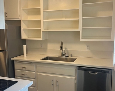 5625 Sumner Way - Photo Thumbnail 9