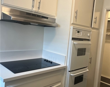 5625 Sumner Way - Photo Thumbnail 10