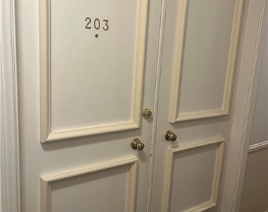5625 Sumner Way - Photo Thumbnail 4