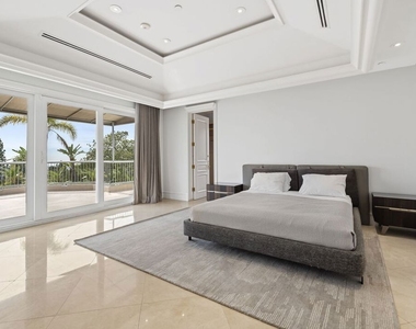 360 Trousdale Place - Photo Thumbnail 15