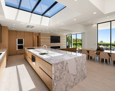 365 Trousdale Place - Photo Thumbnail 15