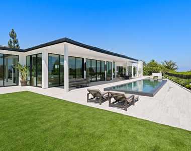 365 Trousdale Place - Photo Thumbnail 3