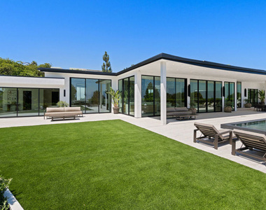 365 Trousdale Place - Photo Thumbnail 4