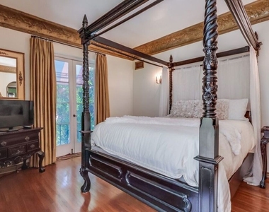 642 S Bronson Avenue - Photo Thumbnail 44