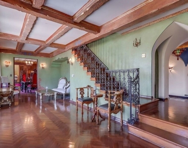 642 S Bronson Avenue - Photo Thumbnail 11