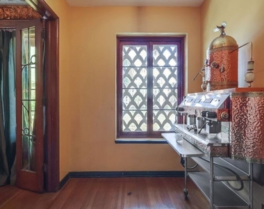 642 S Bronson Avenue - Photo Thumbnail 18