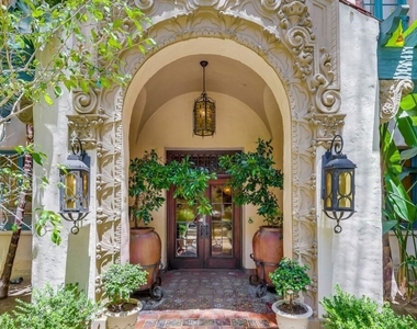 642 S Bronson Avenue - Photo Thumbnail 3