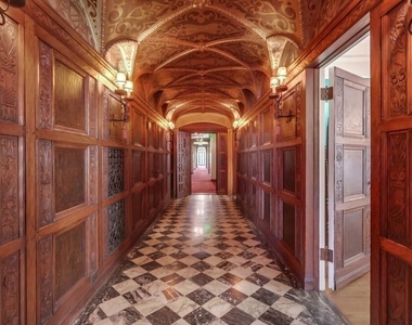 642 S Bronson Avenue - Photo Thumbnail 5