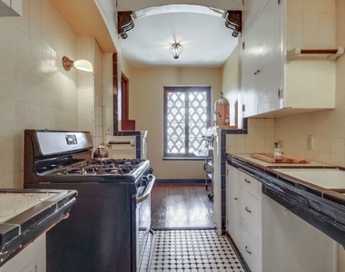 642 S Bronson Avenue - Photo Thumbnail 20