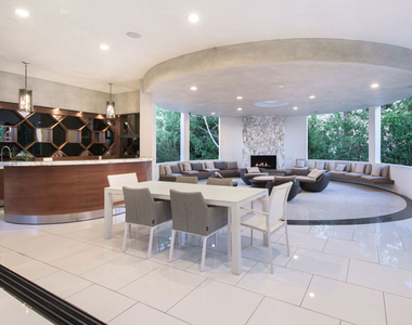 900 N Hillcrest Road - Photo Thumbnail 17