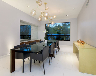 900 N Hillcrest Road - Photo Thumbnail 13