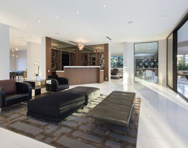 900 N Hillcrest Road - Photo Thumbnail 11