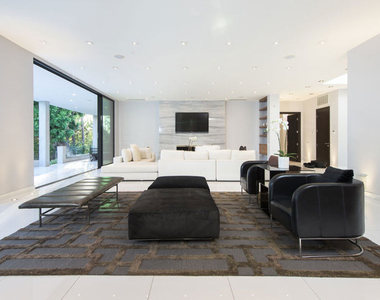 900 N Hillcrest Road - Photo Thumbnail 12