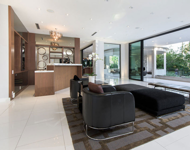 900 N Hillcrest Road - Photo Thumbnail 18