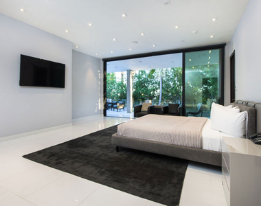 900 N Hillcrest Road - Photo Thumbnail 25
