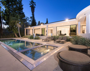 900 N Hillcrest Road - Photo Thumbnail 23