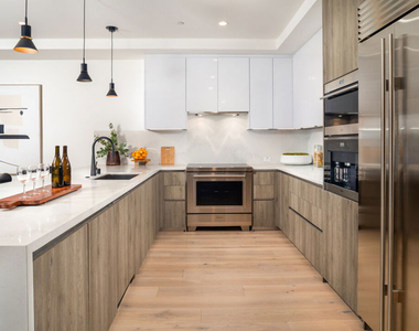 725 N Croft Avenue - Photo Thumbnail 27
