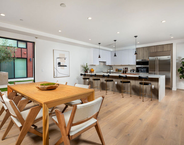 725 N Croft Avenue - Photo Thumbnail 31