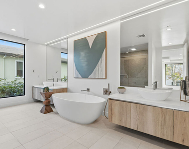 725 N Croft Avenue - Photo Thumbnail 21