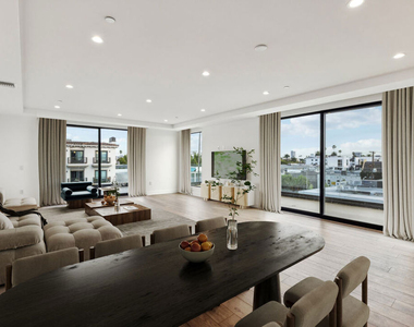 725 N Croft Avenue - Photo Thumbnail 10