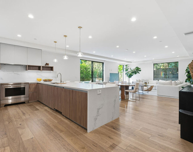 725 N Croft Avenue - Photo Thumbnail 12