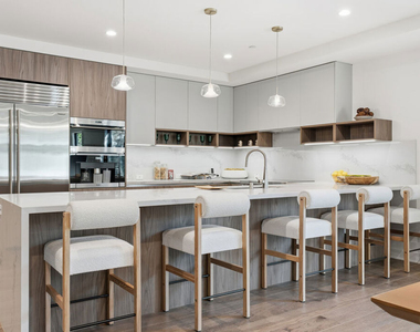 725 N Croft Avenue - Photo Thumbnail 11
