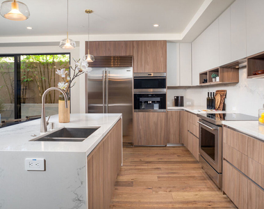 725 N Croft Avenue - Photo Thumbnail 35