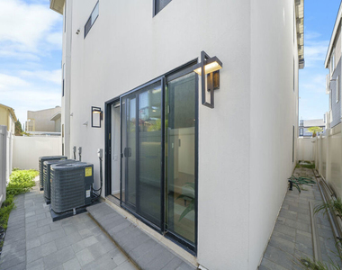 1500 Ocean Drive - Photo Thumbnail 18