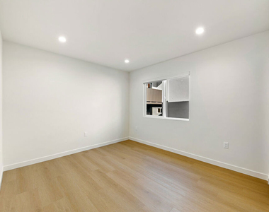 954 N San Vicente Boulevard - Photo Thumbnail 15