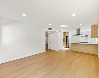 954 N San Vicente Boulevard - Photo Thumbnail 9
