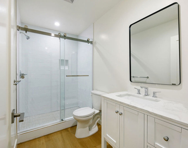 954 N San Vicente Boulevard - Photo Thumbnail 14