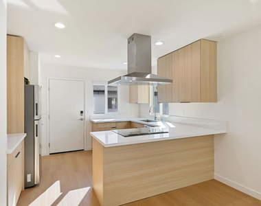 954 N San Vicente Boulevard - Photo Thumbnail 6