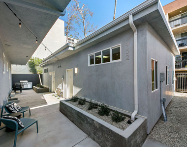 954 N San Vicente Boulevard - Photo Thumbnail 21