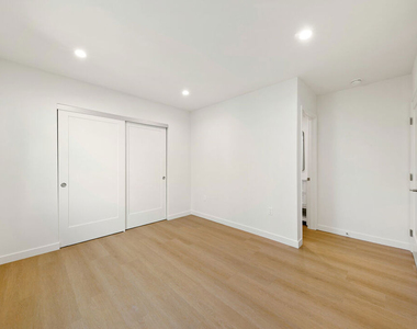 954 N San Vicente Boulevard - Photo Thumbnail 13