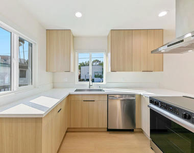 954 N San Vicente Boulevard - Photo Thumbnail 4