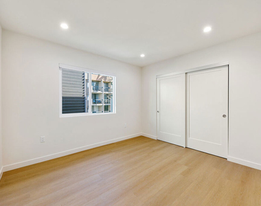 954 N San Vicente Boulevard - Photo Thumbnail 12
