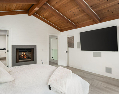 1044 Waterbury Lane - Photo Thumbnail 18