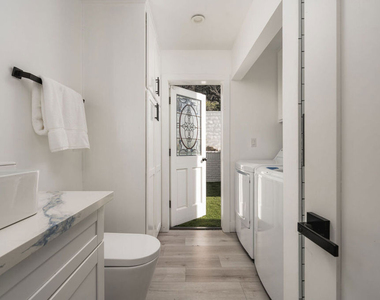 1044 Waterbury Lane - Photo Thumbnail 34