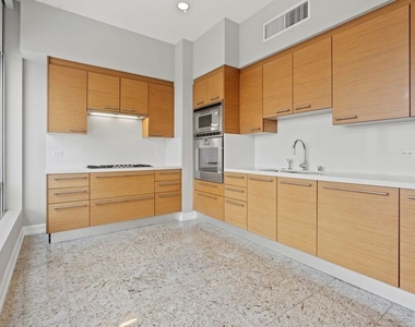 900 W Olympic Boulevard - Photo Thumbnail 8