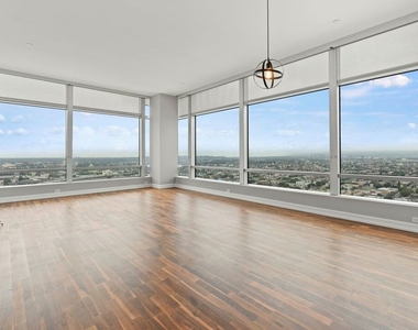 900 W Olympic Boulevard - Photo Thumbnail 4
