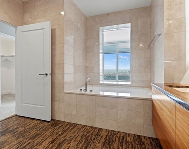 900 W Olympic Boulevard - Photo Thumbnail 16