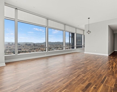 900 W Olympic Boulevard - Photo Thumbnail 7