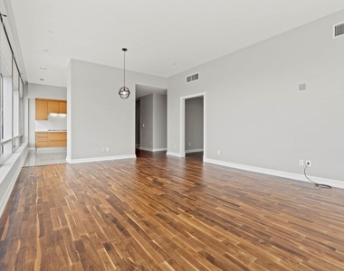 900 W Olympic Boulevard - Photo Thumbnail 5