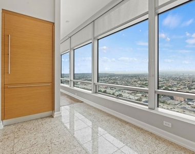 900 W Olympic Boulevard - Photo Thumbnail 9