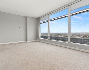 900 W Olympic Boulevard - Photo Thumbnail 12