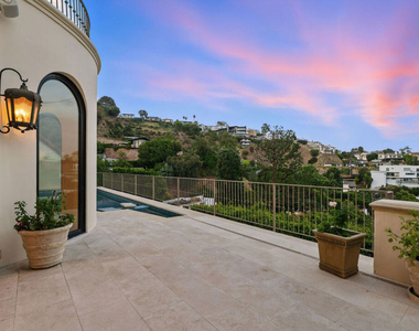 1675 Woods Drive - Photo Thumbnail 23