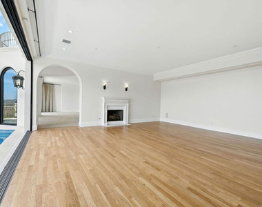 1675 Woods Drive - Photo Thumbnail 3