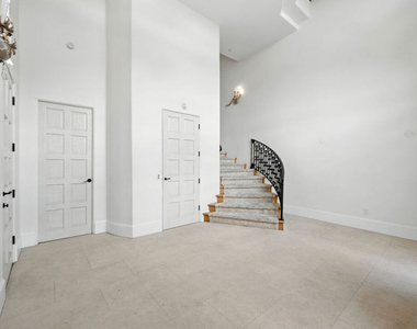 1675 Woods Drive - Photo Thumbnail 7