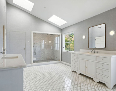 1675 Woods Drive - Photo Thumbnail 35